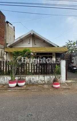 Super Spacious Classic House in the City Center 4 Bedrooms, 2 Bathrooms Super Spacious Classic House in the City Center 4 Bedrooms, 2 Bathrooms