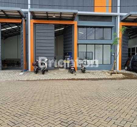 Gudang Modern Minimalis Dekat Pintu Tol 