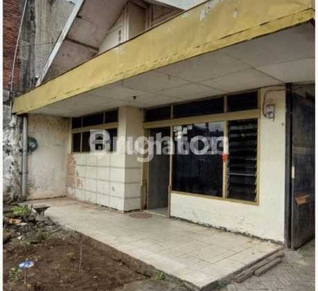 Super Spacious Classic House in the City Center 4 Bedrooms, 2 Bathrooms Super Spacious Classic House in the City Center 4 Bedrooms, 2 Bathrooms