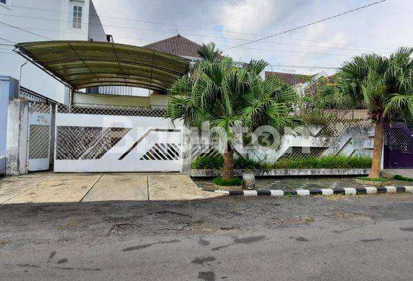 Rumah Mewah 2 Lantai Ijen Kota Malang Mulus Terawat 2