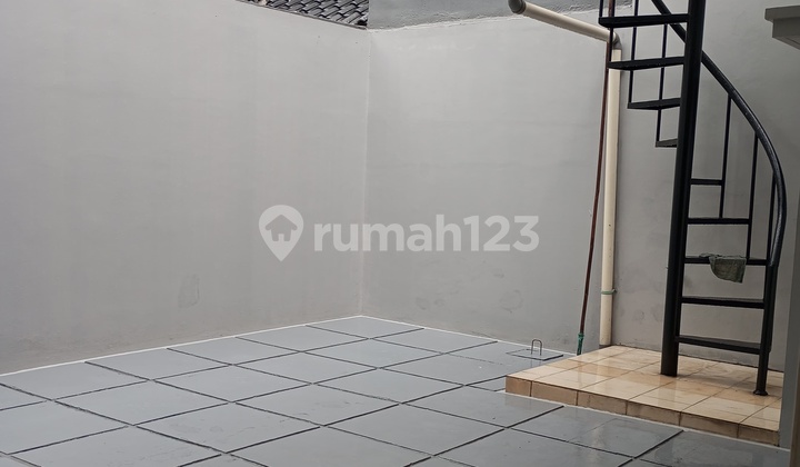 For Rent: Nice 2-Story Golf Lake House Ready to Occupy