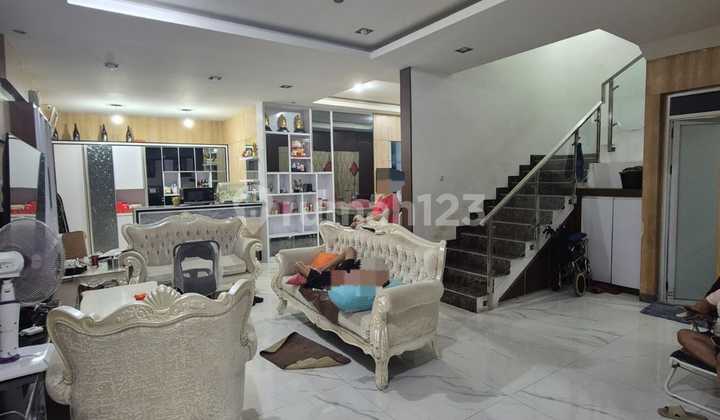 Dijual Rumah 3 Lantai Furnish Siap Huni Bagus di Cengkareng