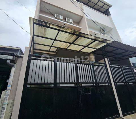 Rumah Jelambar 4x8 Hadap Barat Siap Huni HGB  1