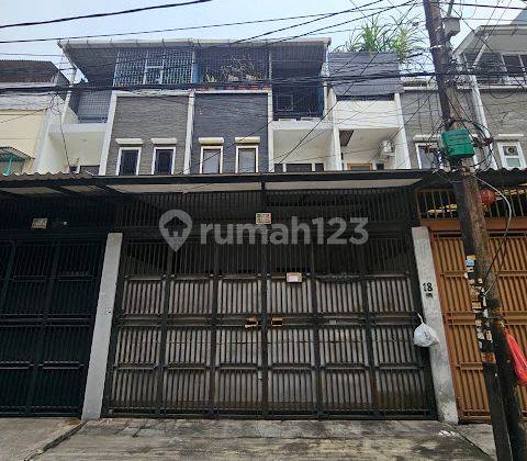 Rumah Jelambar 5x20 Hadap Selatan Siap Huni 3 Lantai 1