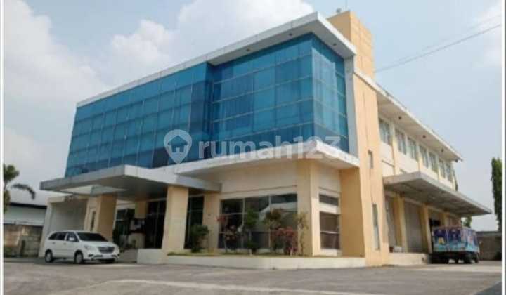 3-story office still special. No renovation needed. Strategic location in Yogyakarta. 1