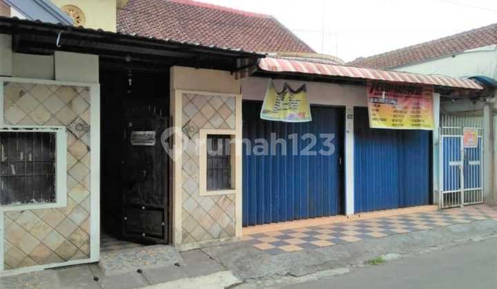 Active Boarding House in UKSW Salatiga. All Female Students. Income 25-30 Million. 2