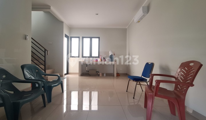 Rumah Baru Semi Furnished 3 BR Di Summarecon Crown Gading 2