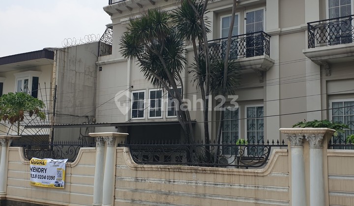 Rumah Mewah & Luas 2 Lantai di Simprug Garden,Area Bisnis Senayan