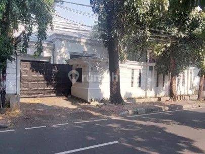 Rumah Mewah Terawat 2 Lantai Dengan Kolam Renang Di Kawasan Elite Jl. Cimahi Menteng Jakarta Pusat 1