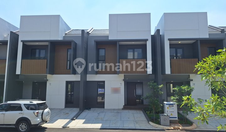 Semi-Furnished New 3 BR House In Summarecon Crown Gading Semi-Furnished New 3 BR House In Summarecon Crown Gading