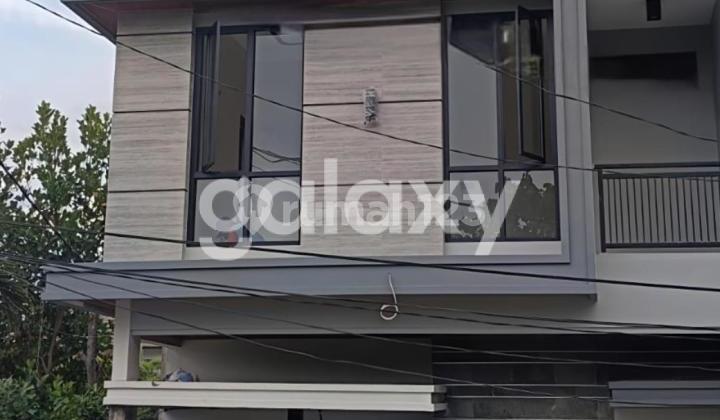 Rumah Hook Gress Jalan Utama Manyar Jaya