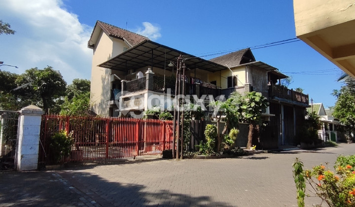 Hook House in Pondok Mutiara Sidoarjo, Fully Furnished Condition. 2