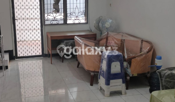 Rumah 2 Lantai di Lebak Indah Mas, Kondisi Semi Furnish 1