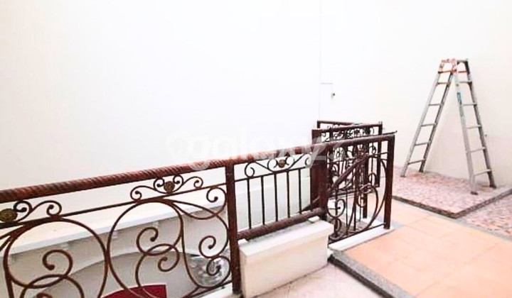 Rumah disewakan Tenggilis Utara Surabaya Timur 2