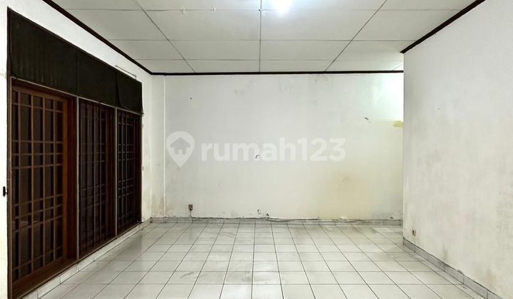 House for quick sale in Senayan Senopati area, Kebayoran Baru 2