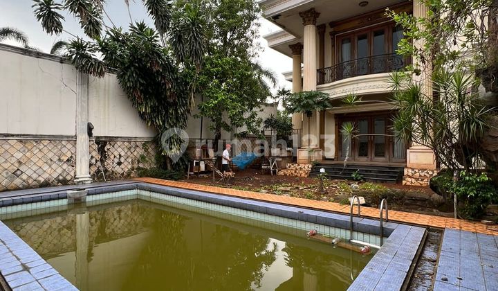 House for quick sale in Kebayoran Baru, Darmawangsa, near Senopati.