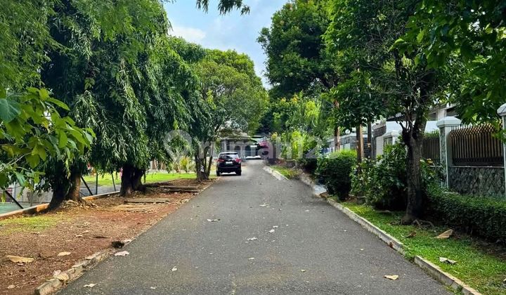 House for quick sale in an elite area near Kuningan, Pancoran Mampang. House for quick sale in an elite area near Kuningan, Pancoran Mampang.