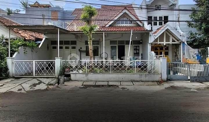 Rumah hitung tanah dikawasan elit senopati kebayoran baru kemang Rumah hitung tanah dikawasan elit senopati kebayoran baru kemang