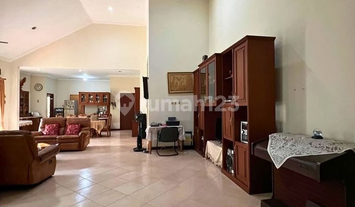 House for quick sale in an elite area near Kuningan, Pancoran Mampang. House for quick sale in an elite area near Kuningan, Pancoran Mampang.