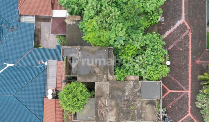 Bonus land plot with house in Kemang, within Kebayoran Baru complex Bonus land plot with house in Kemang, within Kebayoran Baru complex