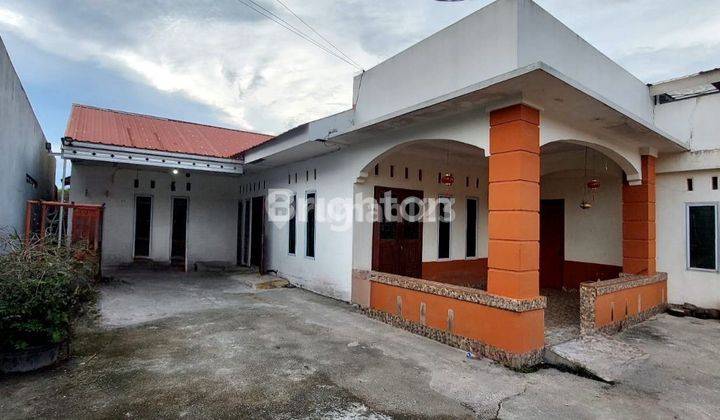 Rumah besar siap huni di komplek perumahan aman dan strategis 2