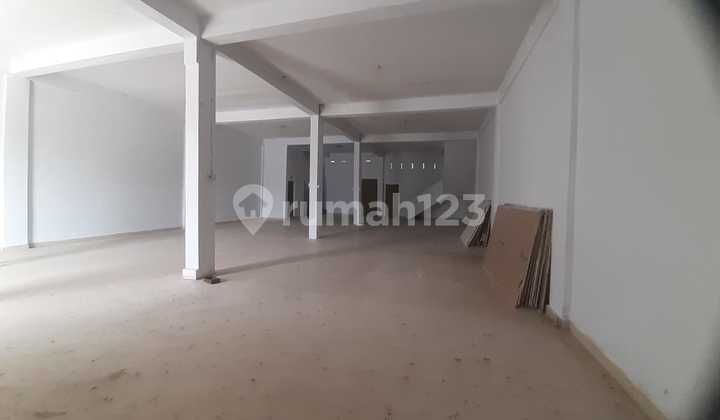 3-Unit Shophouse Row with Spacious Front and Backyard in Pekanbaru 2