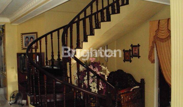 RUMAH BULATAN MEWAH BESAR DI TENGAH KOTA PEKANBARU 2