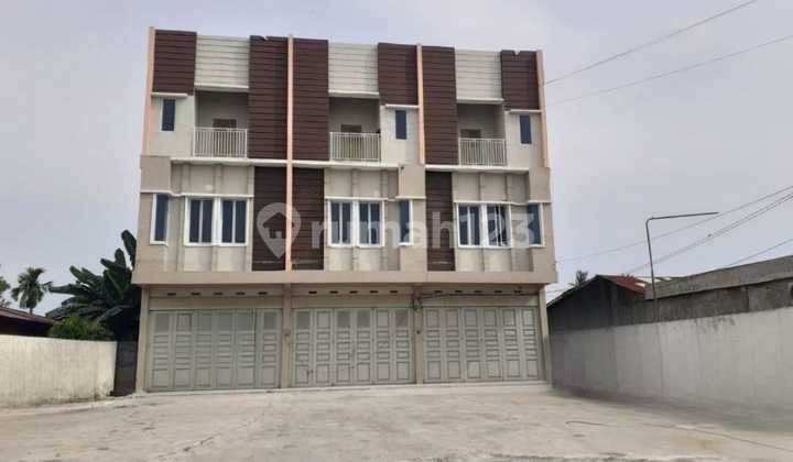 3-Unit Shophouse Row with Spacious Front and Backyard in Pekanbaru 1