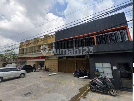 3-Door Strategic and Airy Adjacent Shophouse