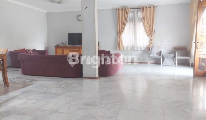 BIG HOUSE IN THE CENTER OF MALANG CITY BIG HOUSE IN THE CENTER OF MALANG CITY