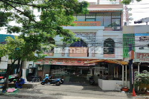 Beautiful and Strategic Shop House on the Side of Soekarno Hatta Main Road, Malang 2