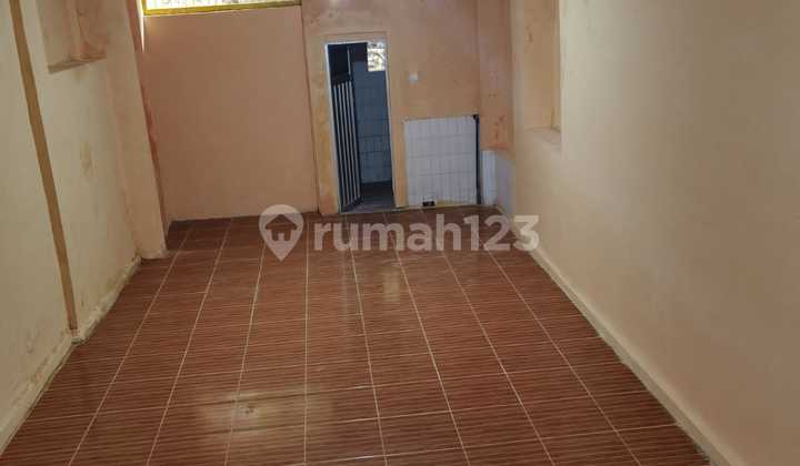 Strategic 3-Story Shop House Ready for Business - 76M² Land Certificate, Busy Street 2