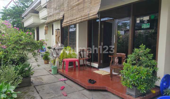 Rumah SHM LT 270M² LB 222M² | 3 Kamar | Garasi + Carport | Taman Asri