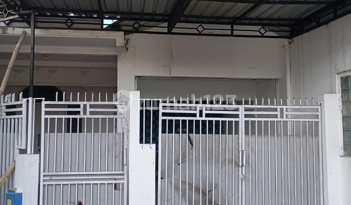 2-story house with 5 bedrooms in Soekarno Hatta, Malang 2-story house with 5 bedrooms in Soekarno Hatta, Malang