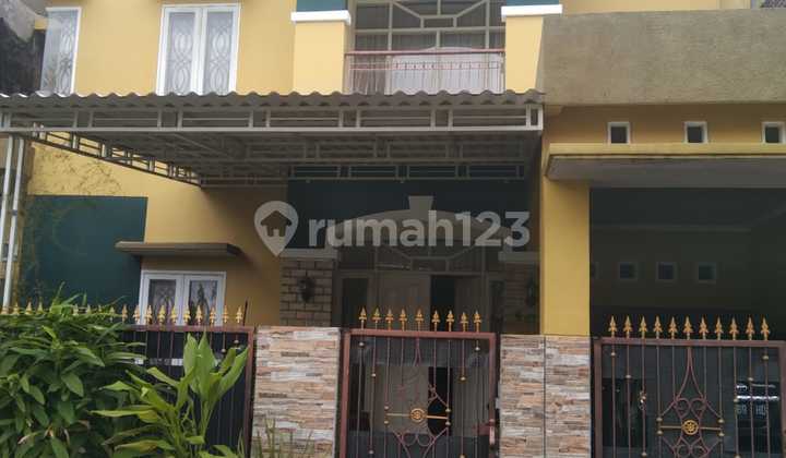 Rumah 2 Lantai 6 Kamar Tidur Di Kebonsari Surabaya