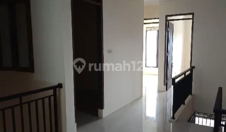 Rumah 2 Lantai Jl Moch Iwan Moch Toha 