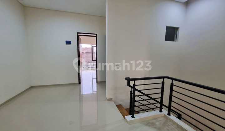 Dijual Rumah 2 Lantai di Taman Kopo Indah, Bandung