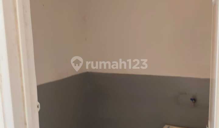 Minimalist Beautiful House Ready to Live In and Flood-Free 2