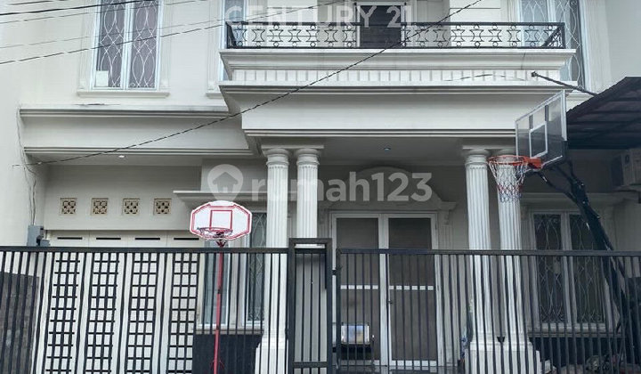 Rumah Cantik Siap Huni di Gedung Hijau, Pondok Indah