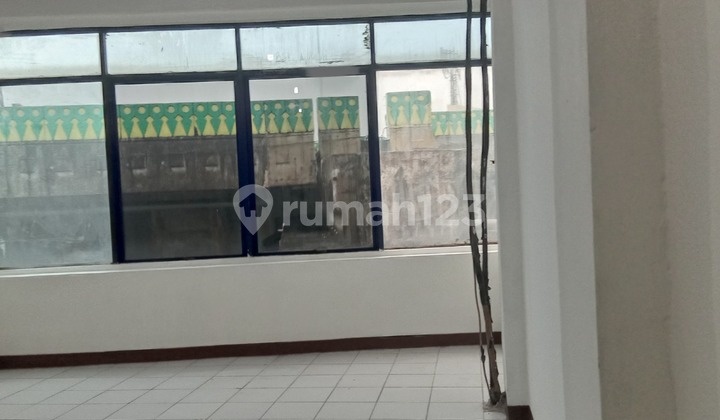 Commercial Shop House in Strategic Location, Kebayoran Baru, South Jakarta Commercial Shop House in Strategic Location, Kebayoran Baru, South Jakarta