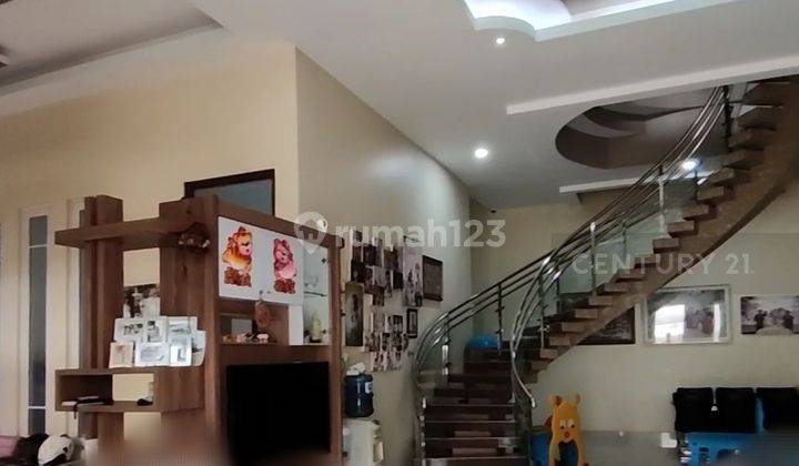 Rumah Luas Nyaman 6+1BR Furnished Di ManggaBesar Jakarta Barat Th 1