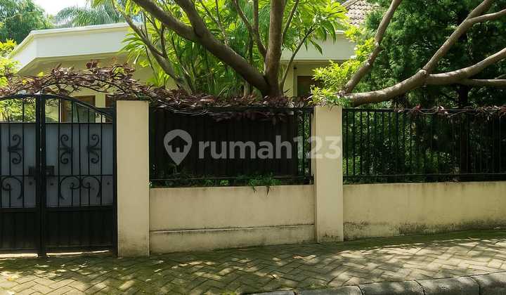 Corner House Spacious in Menteng Central Jakarta