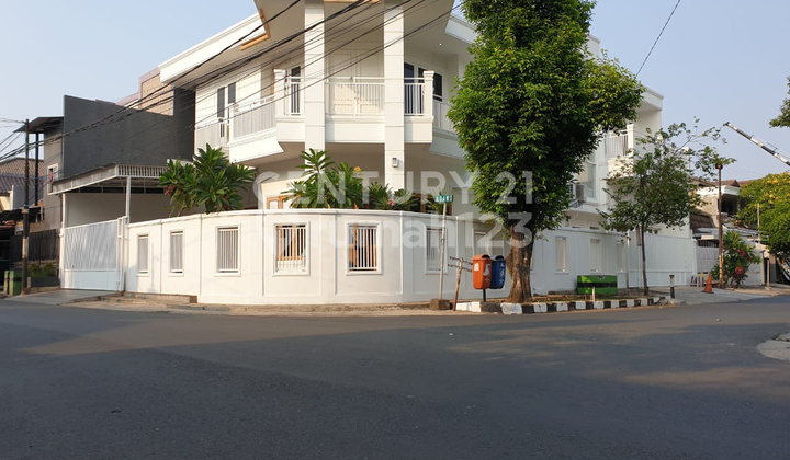 Rumah Siap Huni Ada 5 Kamar Luas Di Rawamangun Rumah Siap Huni Ada 5 Kamar Luas Di Rawamangun