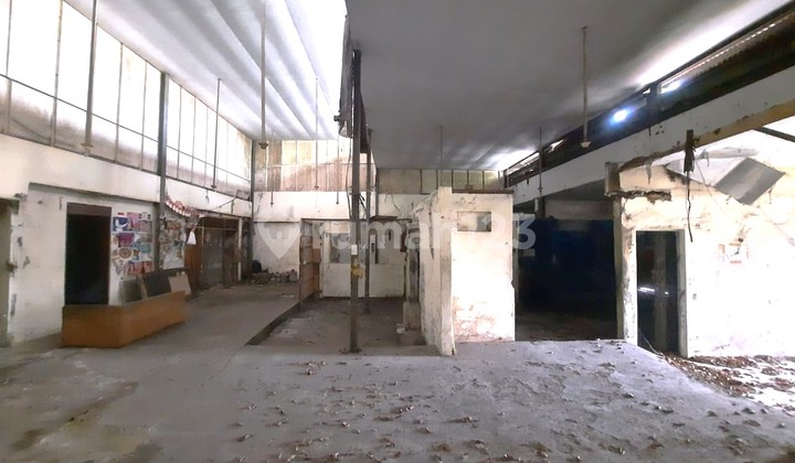 Shop House 10x27m Strategic Location on Otista Raya East Jakarta Shop House 10x27m Strategic Location on Otista Raya East Jakarta