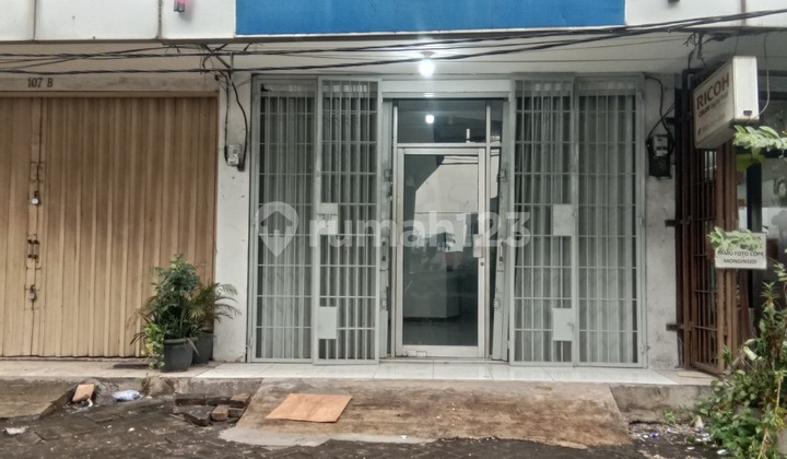 Commercial Shop House in Strategic Location, Kebayoran Baru, South Jakarta Commercial Shop House in Strategic Location, Kebayoran Baru, South Jakarta