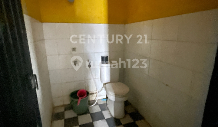 Buildings and Land in Puloasem Suitable for Business