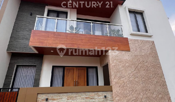 Rumah Cantik 2 Lantai Bebas Banjir di Bintara Jaya Bekasi