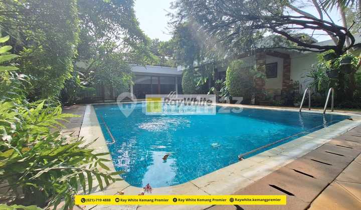 Resort house in an exclusive neighborhood in Pejaten Barat 2