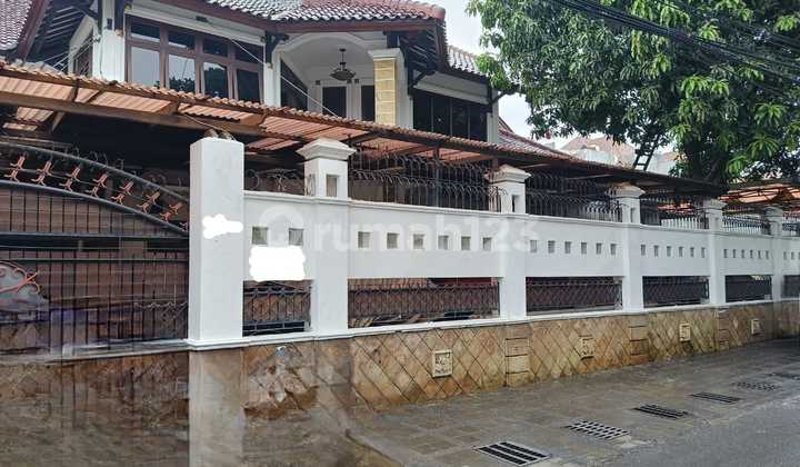 Rumah Klasik di Pejaten Barat