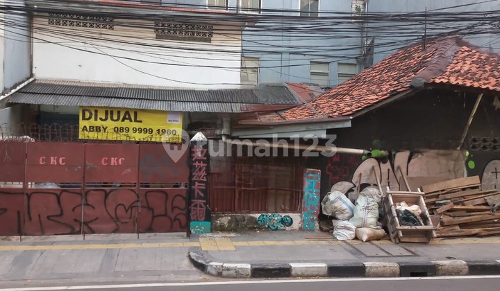 Building Materials Store (Land Calculation) on Jaksa Street, Kebon Sirih